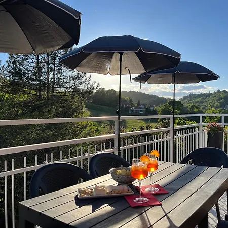 Apartment La Mansarda In Collina